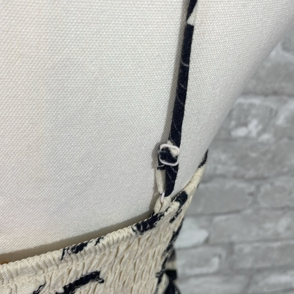 Monteau Linen Floral Tank Top - Picture 5 of 8